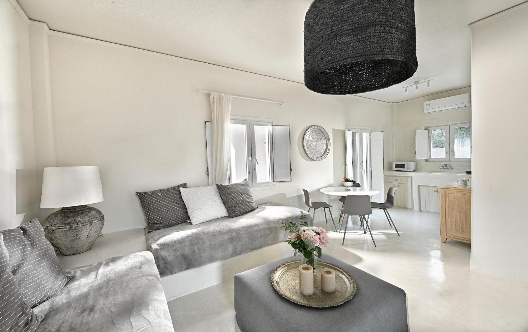 Altura Residences With Outdoor Hot Tubs By K&k Éxo Goniá